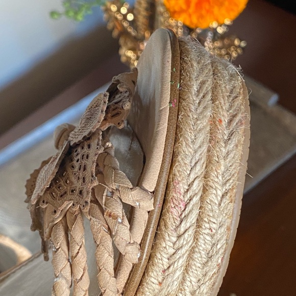 b. makowsky strappy espadrille wedges with flower detail - Picture 6 of 8